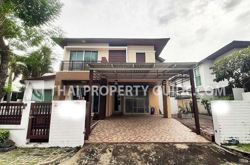 House with Shared Pool in Bangnatrad